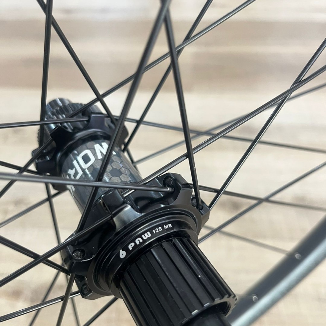 par-ruedas-mtb-r29-carbono-con-adaptadores-de-todos-los-ejes-world-wheels